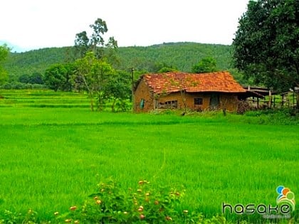 Xây trường cho trẻ em tại các vùng quê nghèo